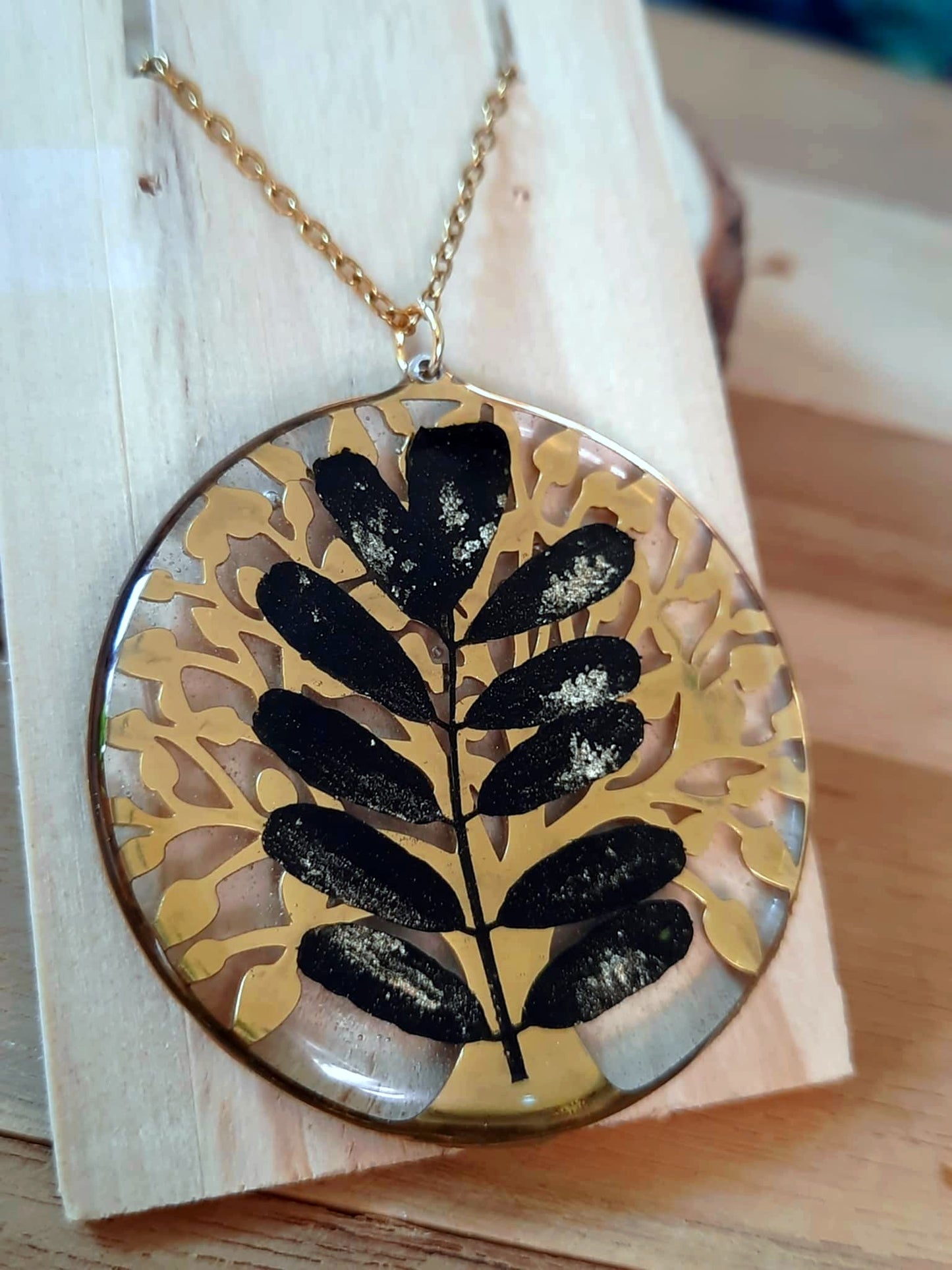 Collier, Arbre de vie, Feuille d'indigotier