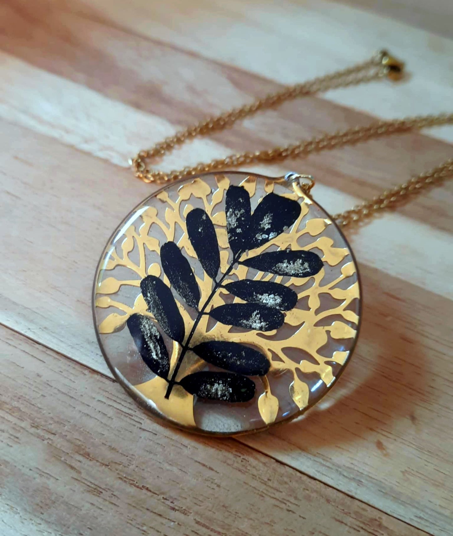 Collier, Arbre de vie, Feuille d'indigotier