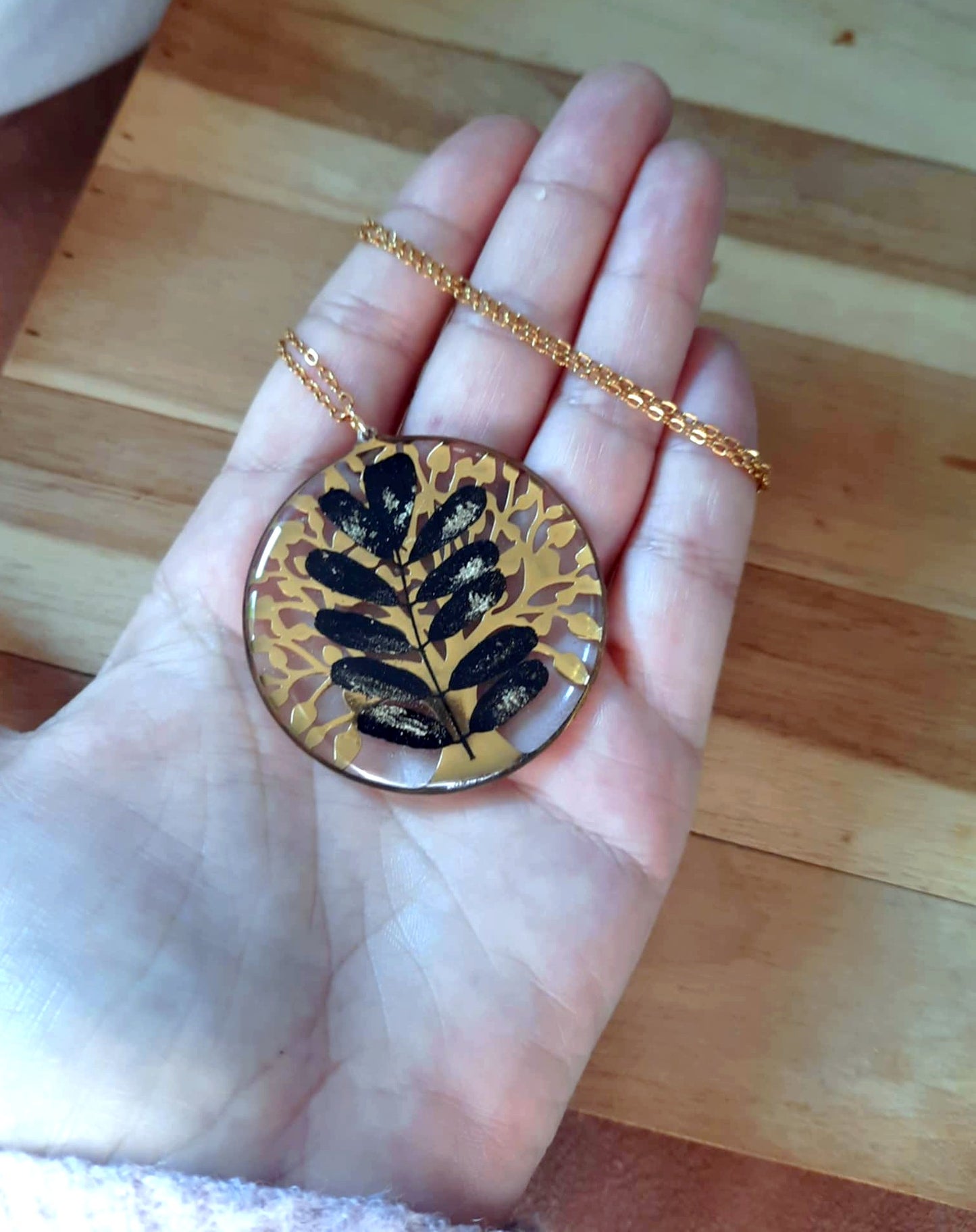 Collier, Arbre de vie, Feuille d'indigotier