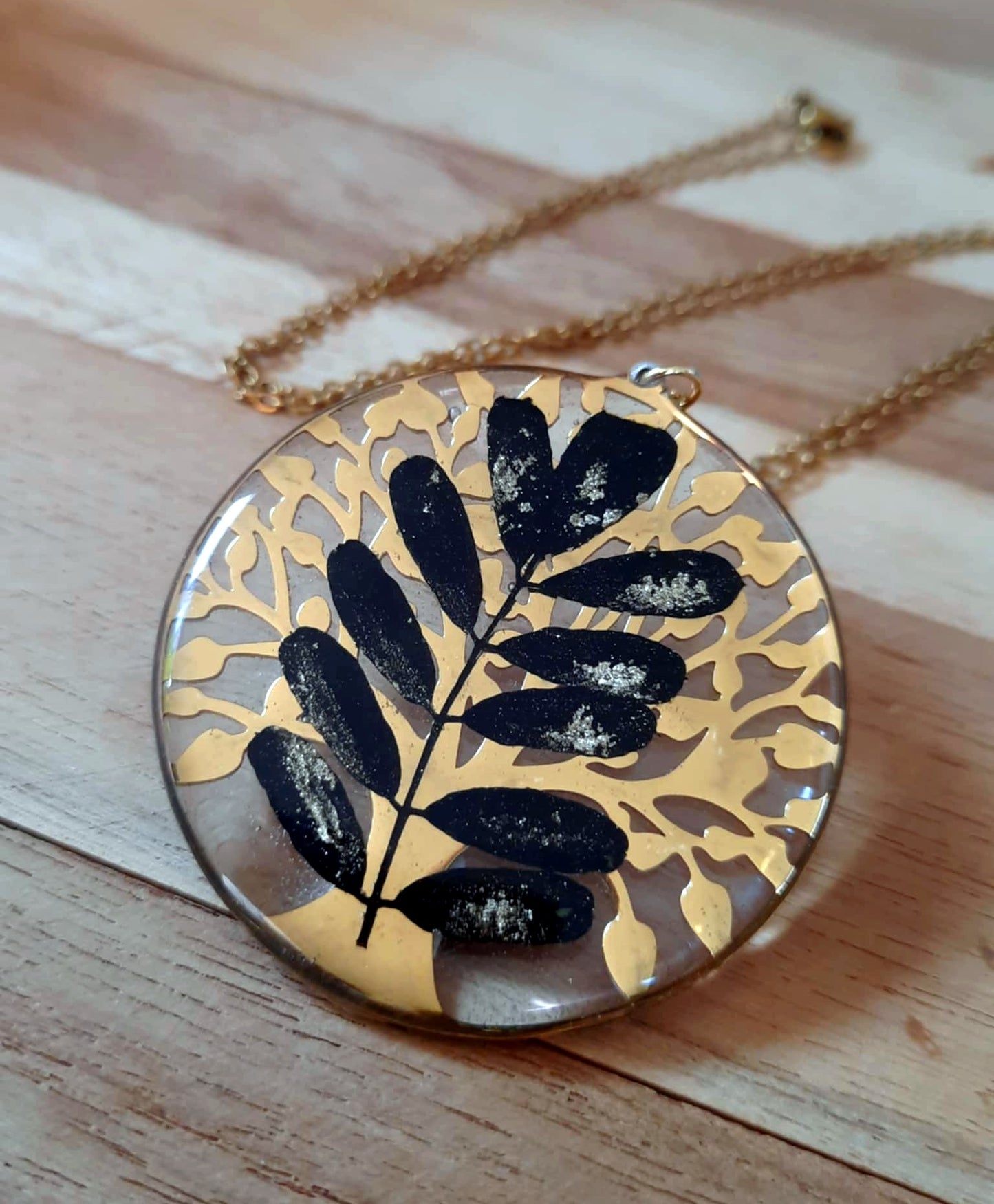 Collier, Arbre de vie, Feuille d'indigotier