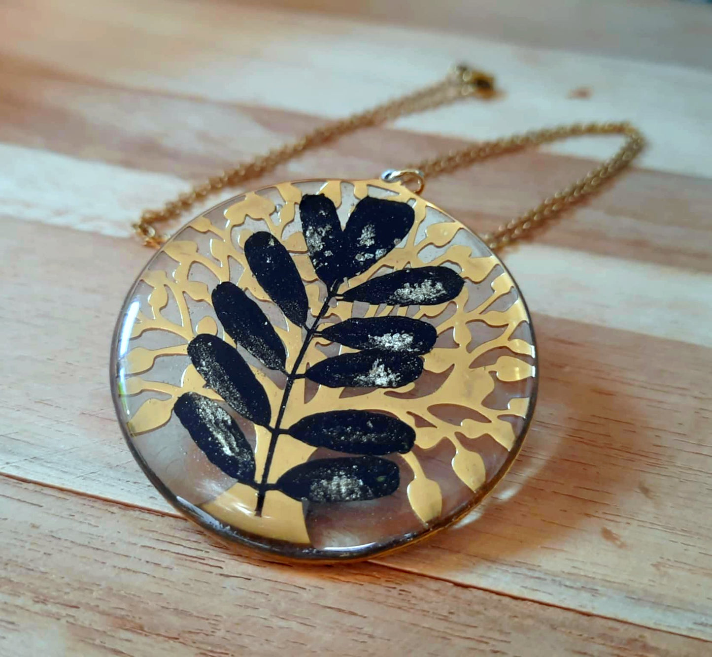 Collier, Arbre de vie, Feuille d'indigotier