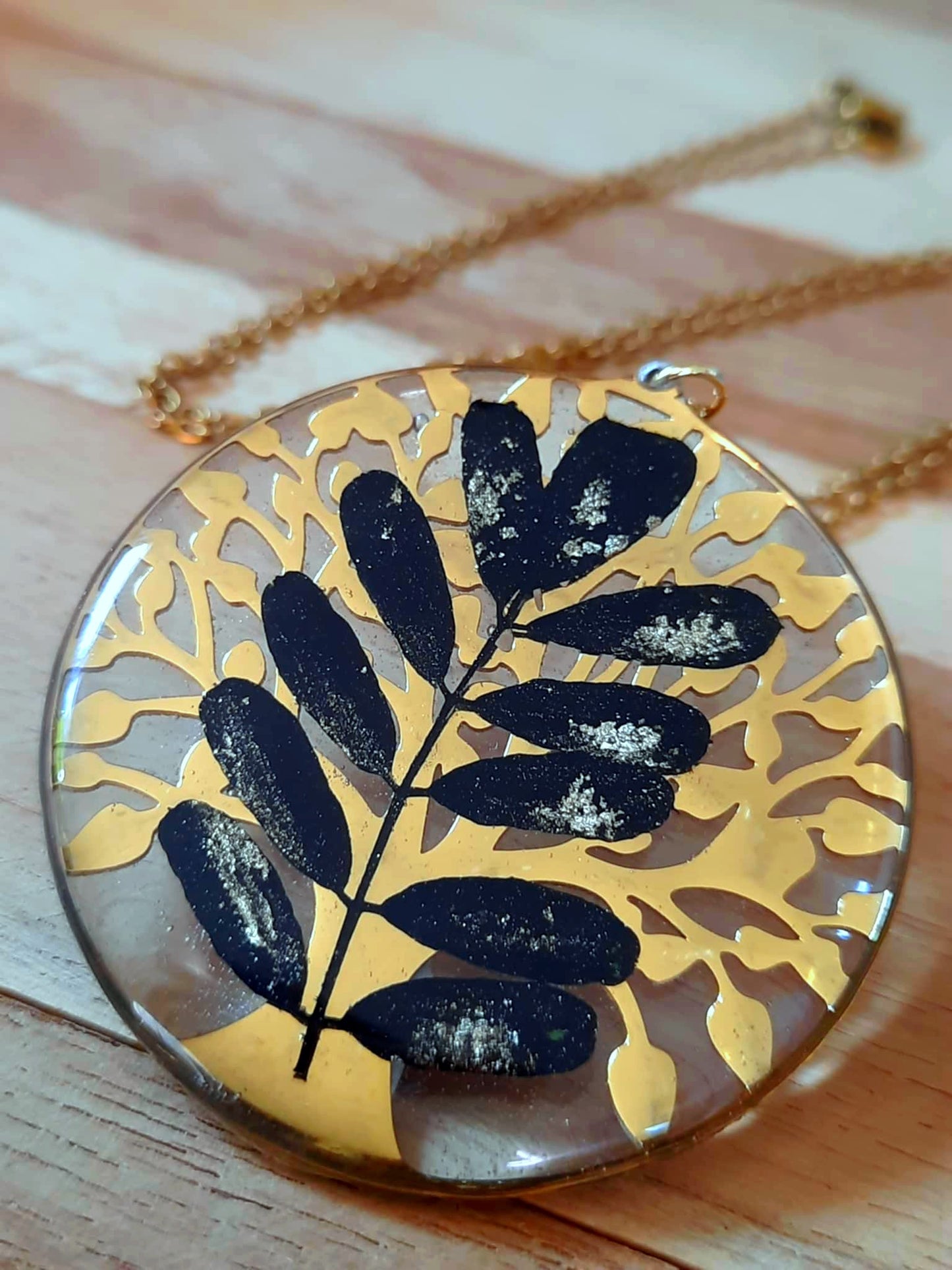 Collier, Arbre de vie, Feuille d'indigotier